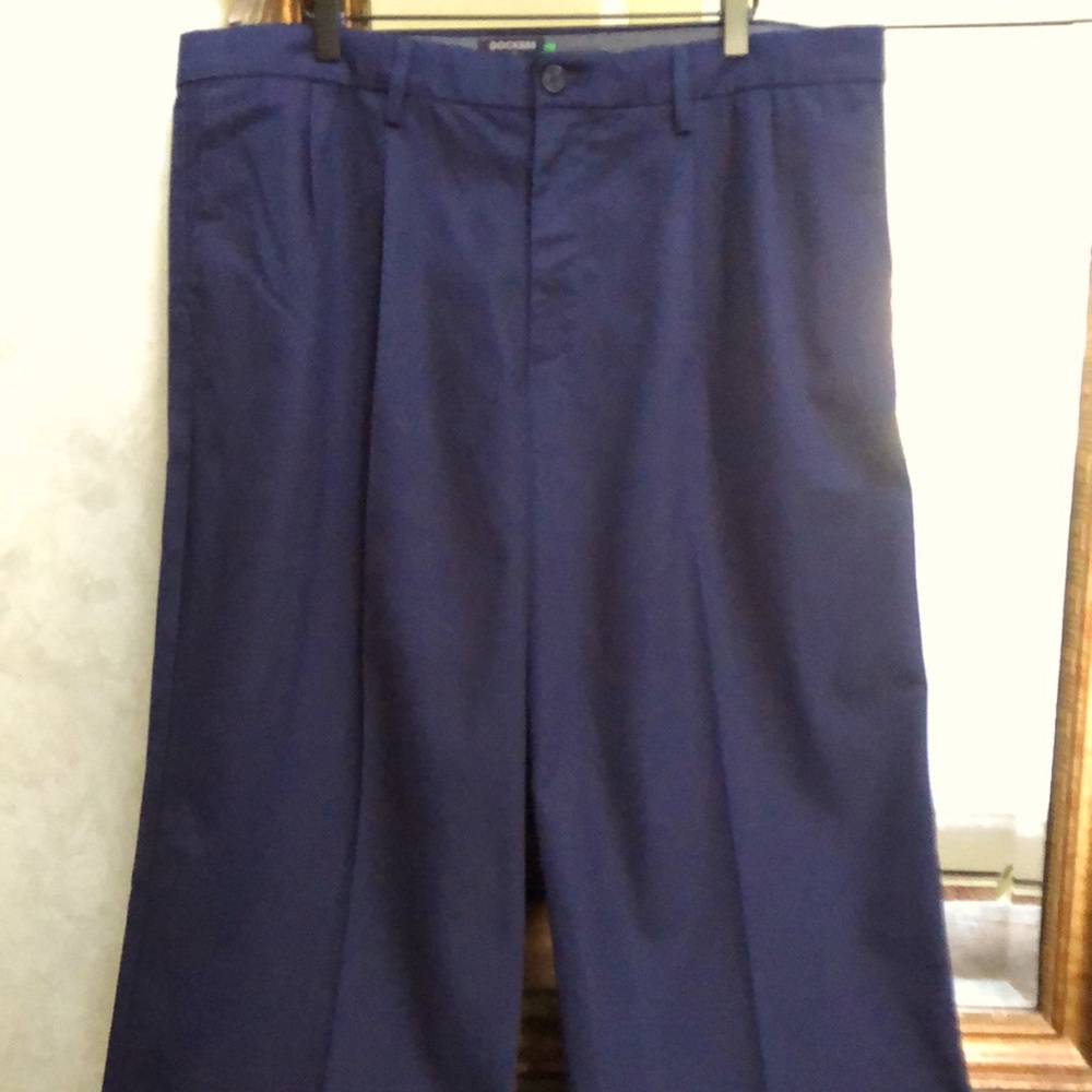 New Men’s Dockers Iron Free Khakis. Sz 38 x 32.  Classic fit pleated. Navy blue. - Picture 4 of 15